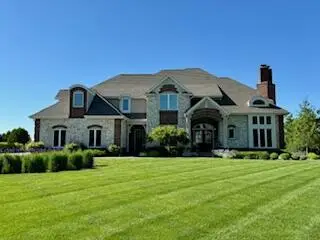 1702 E Juniper WAY, Hartland, WI 53029