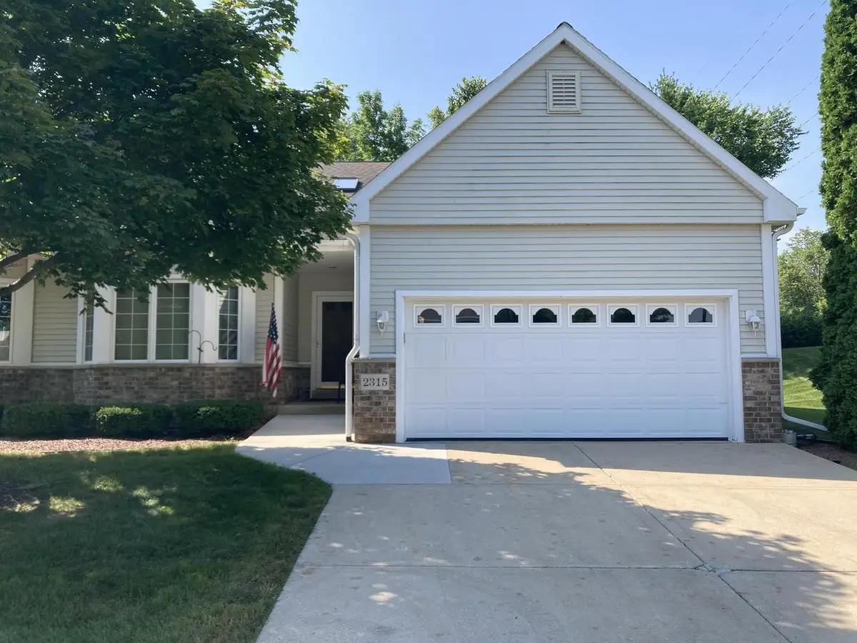 2315 Stoney LANE, Grafton, WI 53024 - #1