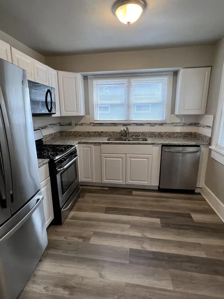 4233 W Sieben PLACE, Milwaukee, WI 53216 - Image #1