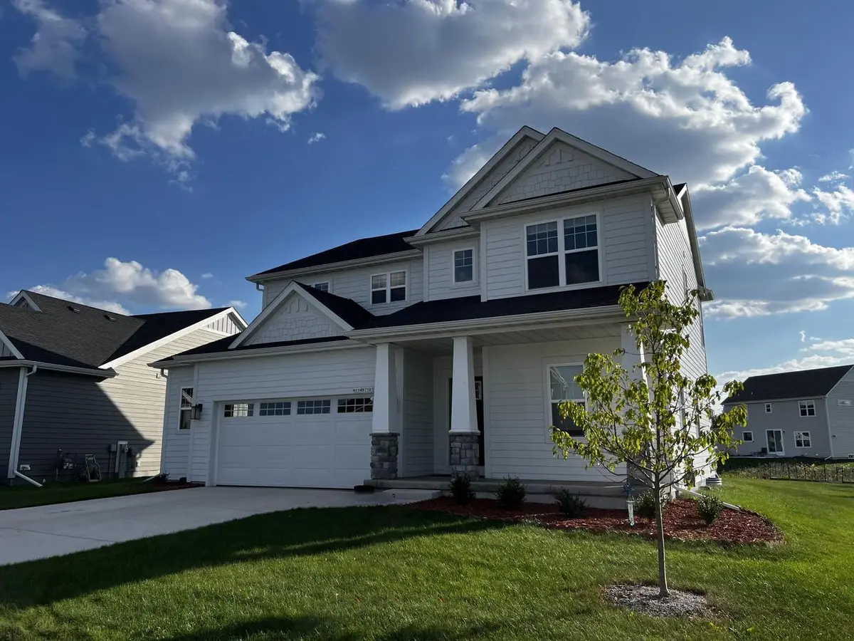 N114W7191 Oakmont DRIVE, Cedarburg, WI 53012 - Image #1