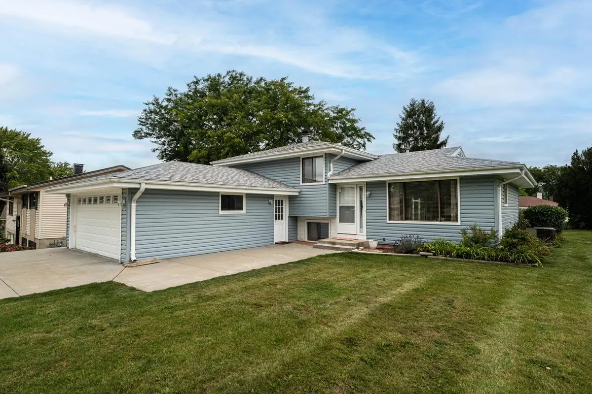 114 Carpenter COURT, Mukwonago, WI 53149 - Image #1