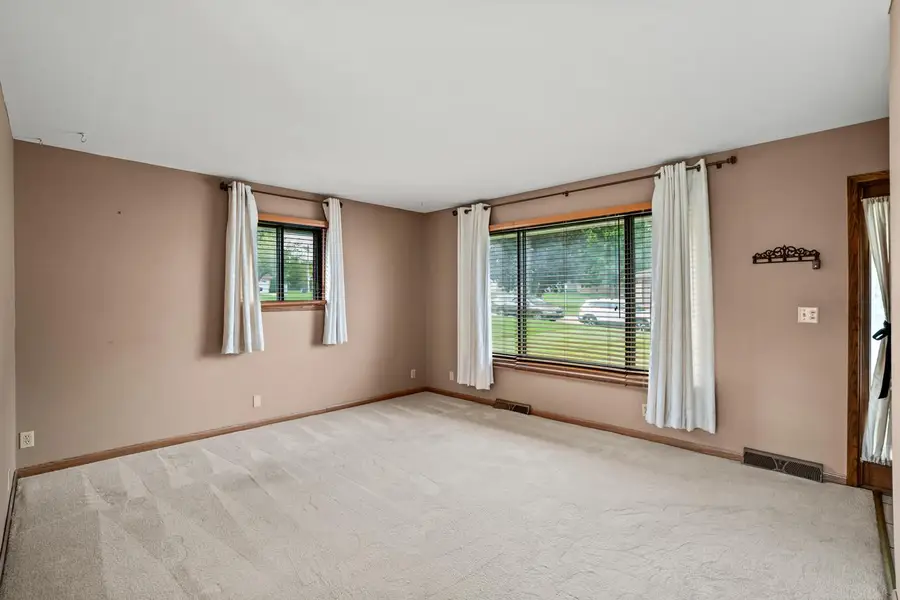 114 Carpenter COURT, Mukwonago, WI 53149 - Image #3