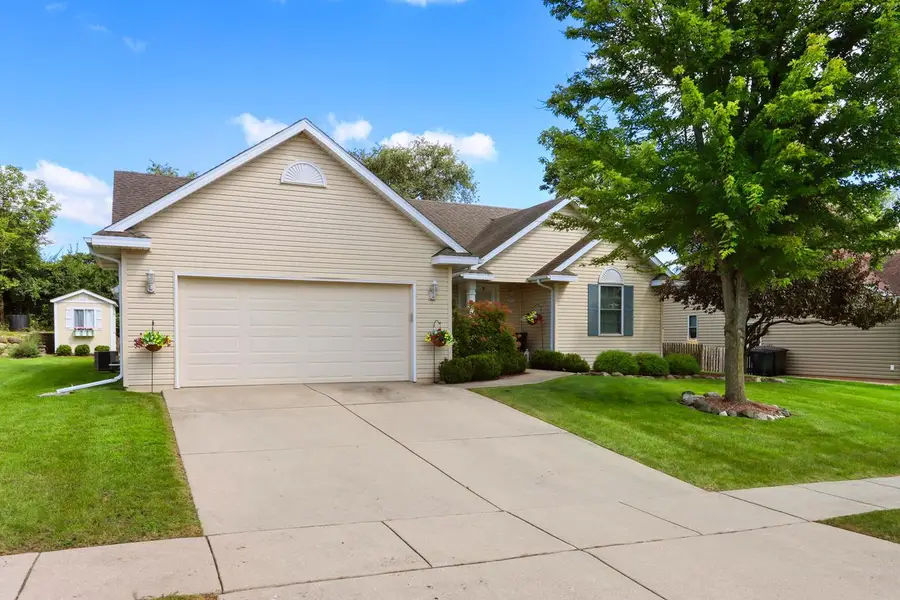737 N Joshua LANE, Lake Geneva, WI 53147 - Image #2