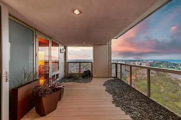 923 E Kilbourn AVENUE #3000, Milwaukee, WI 53202