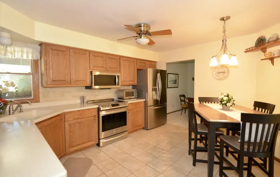 802 S Comanche LANE, Waukesha, WI 53188 - Image #3