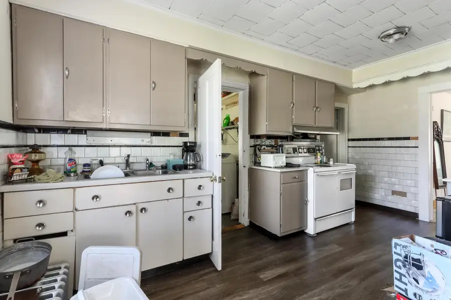 236 W Page STREET, Elkhorn, WI 53121 - Image #3