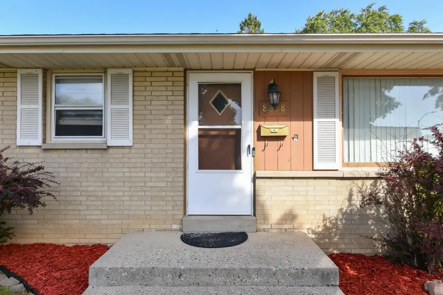 8638 W Lynx AVENUE, Milwaukee, WI 53225 - Image #2