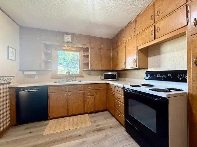 524 Kingston STREET N, Caledonia, MN 55921 - #3