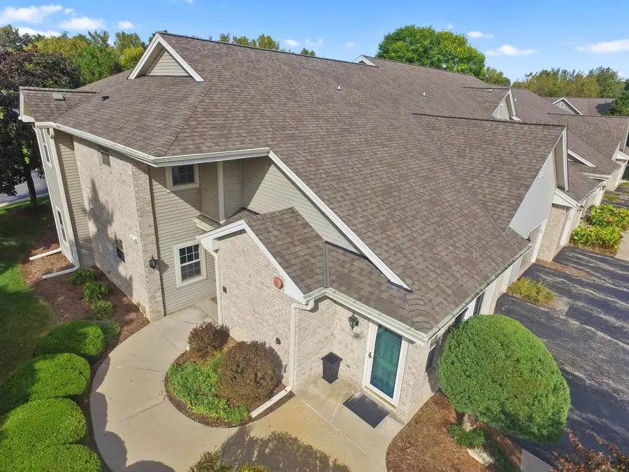 18740 Emerald CIRCLE #E, Brookfield, WI 53045 - Image #2