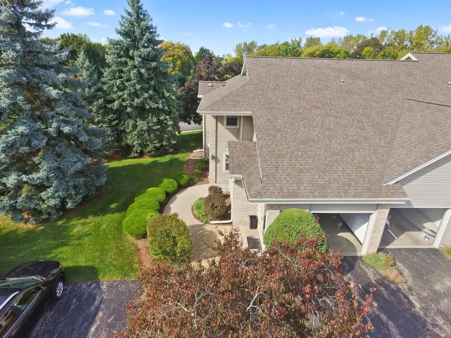 18740 Emerald CIRCLE #E, Brookfield, WI 53045 - Image #3