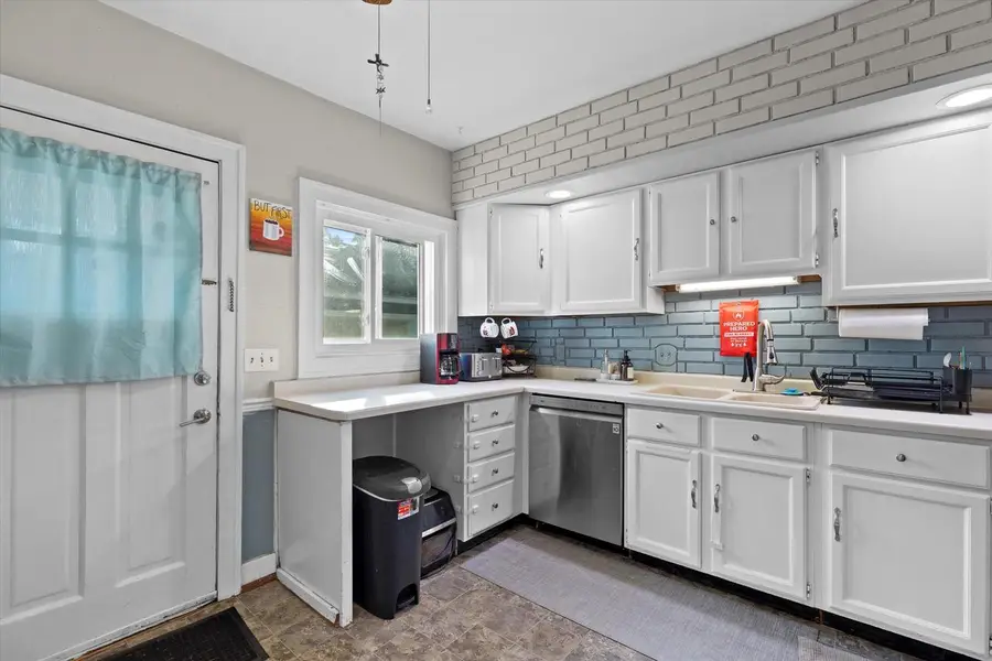 401 S Grand AVENUE, Waukesha, WI 53186 - Image #3