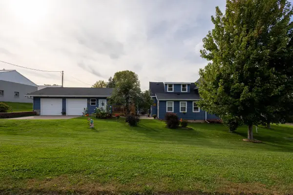 42673 County Rd 12, Dakota, MN 55925