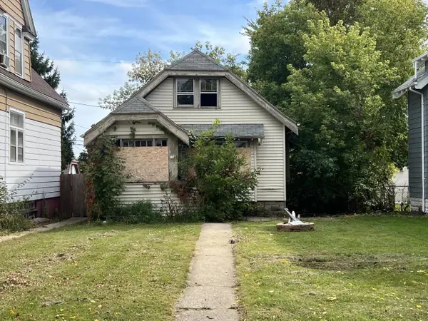 3746 N 11th STREET, Milwaukee, WI 53206