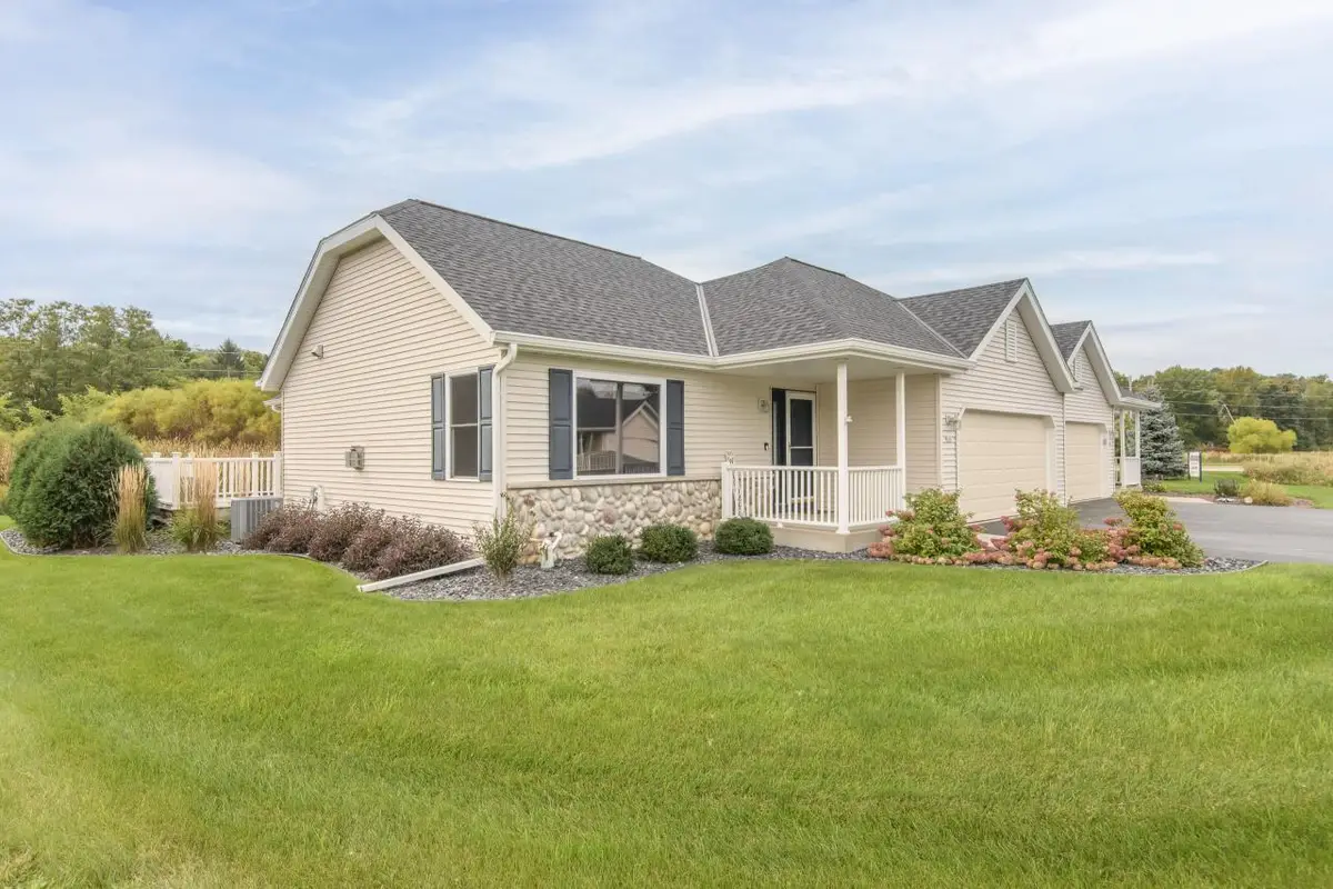 296 Oconomowoc PARKWAY, Oconomowoc, WI 53066 - Image #1