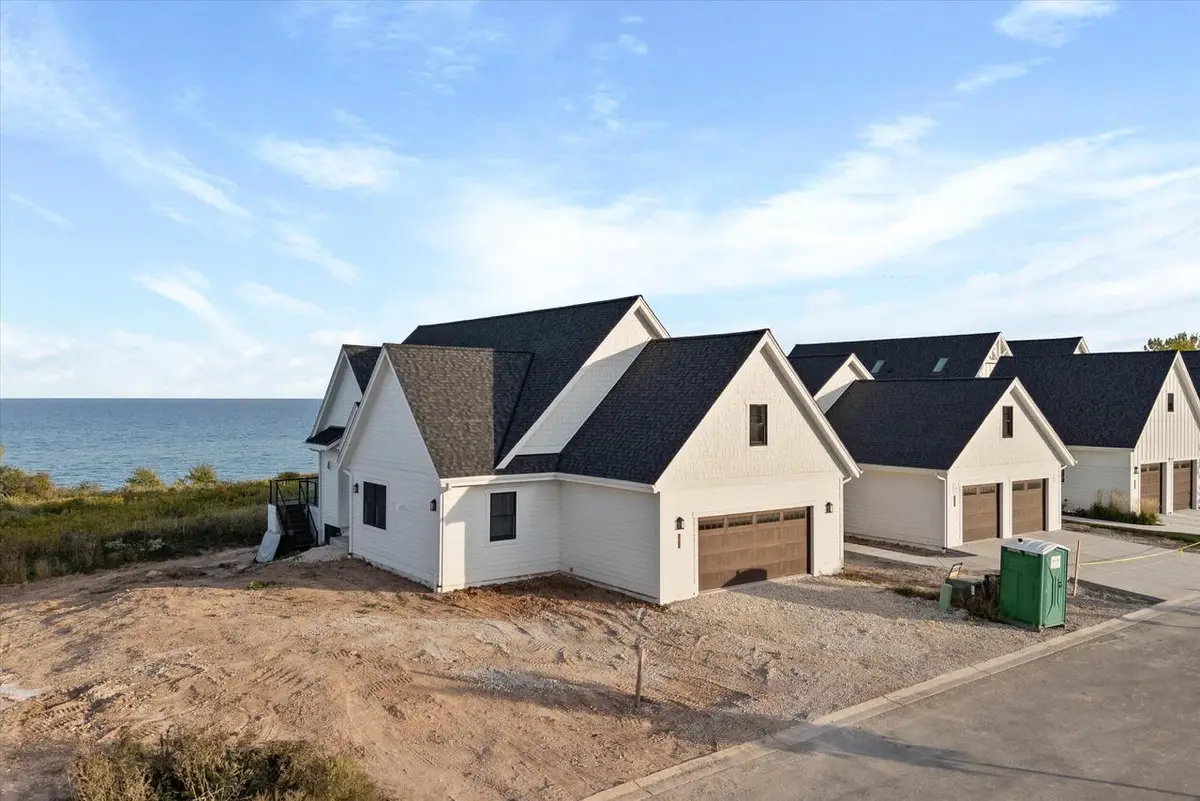 1082 Seanma Wynd, Grafton, WI 53024 - Image #1