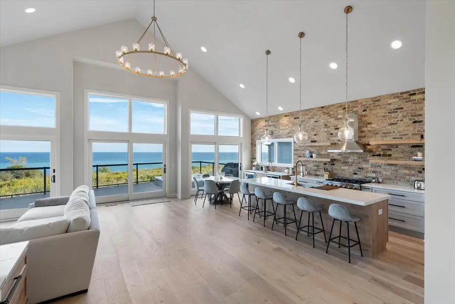 1082 Seanma Wynd, Grafton, WI 53024 - Image #2