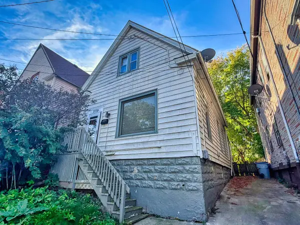 3739 W Kilbourn AVENUE, Milwaukee, WI 53208