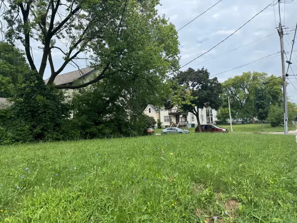 1521 W WRIGHT STREET, Milwaukee, WI 53206