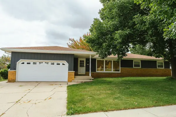 2157 W Henry AVENUE, Milwaukee, WI 53221