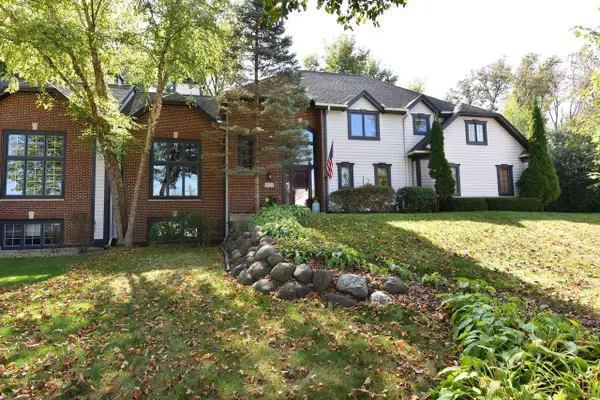 19125 HiView DRIVE, Brookfield, WI 53045