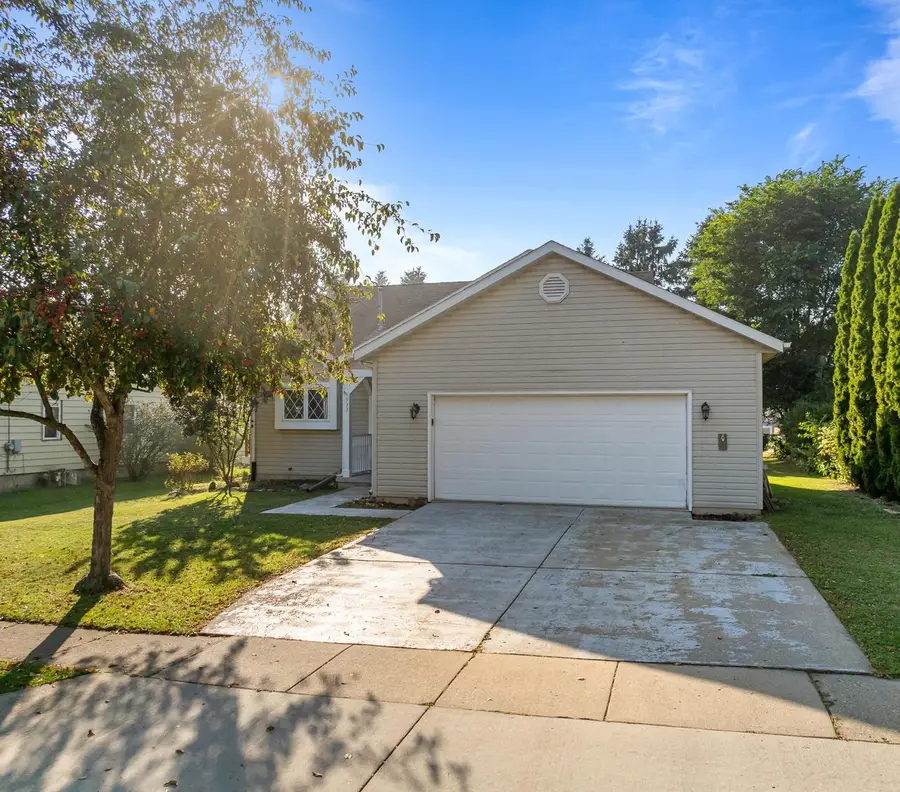 933 Freeman STREET, Genoa City, WI 53128 - Image #2