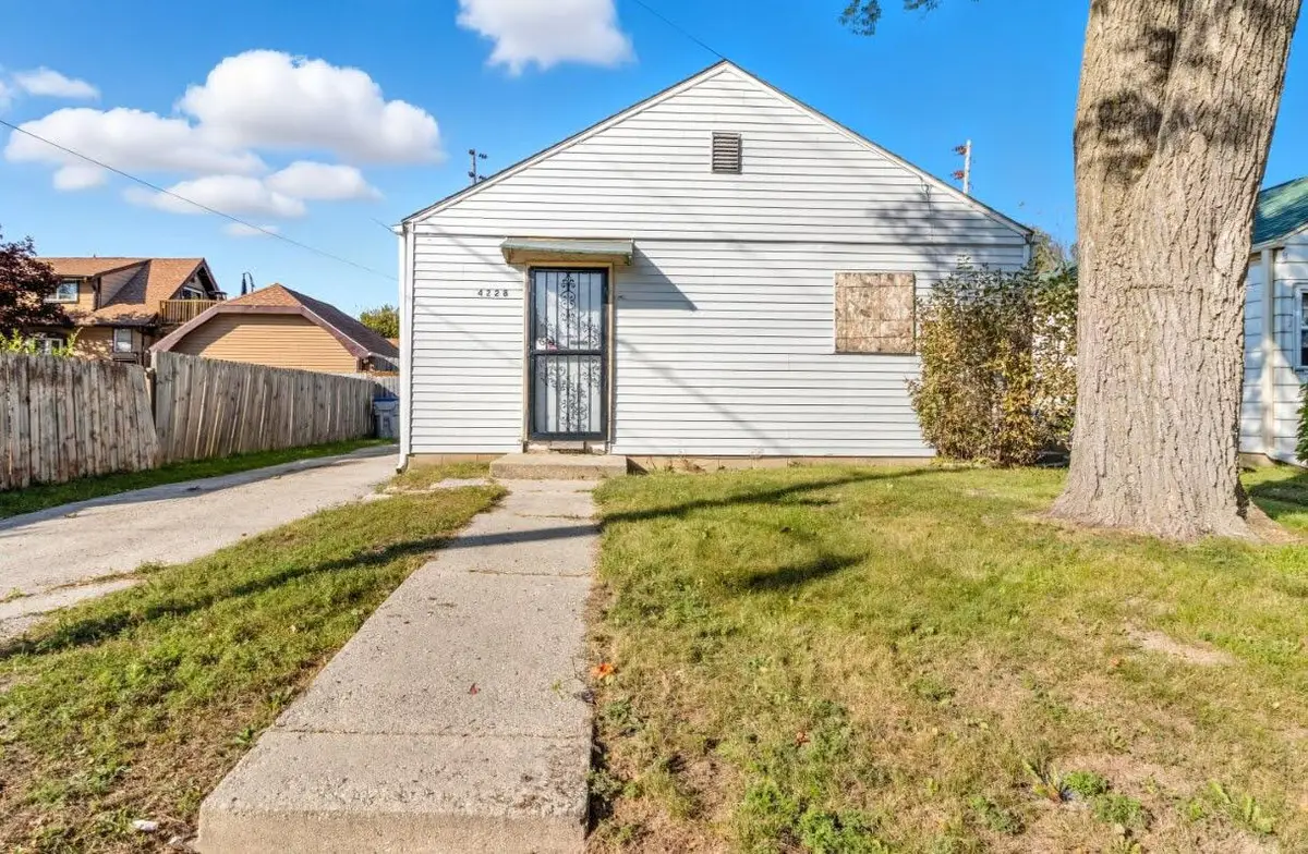 4228 W Newton PLACE, Milwaukee, WI 53209 - #1