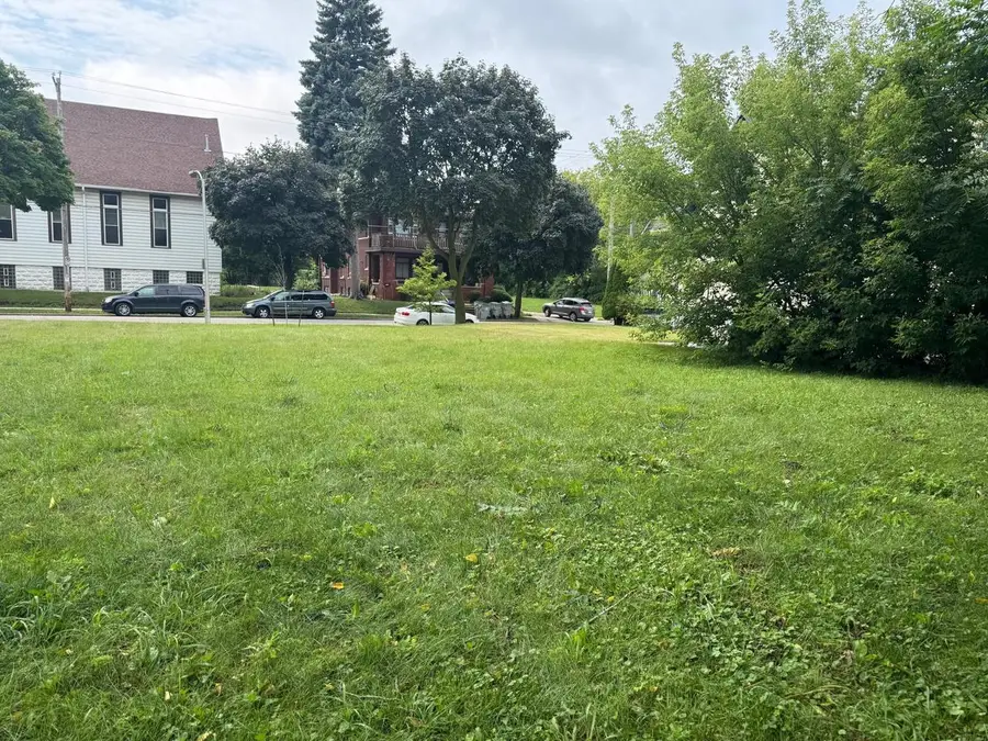 1510 W WRIGHT STREET, Milwaukee, WI 53206 - #2