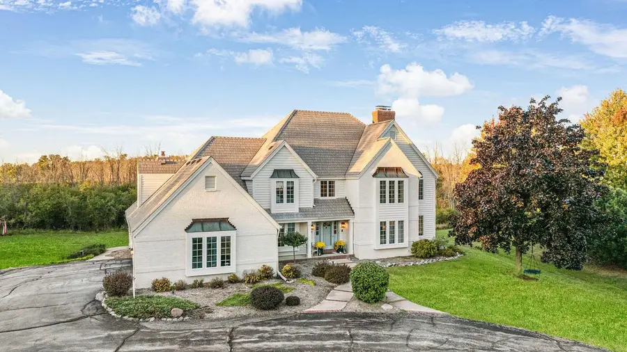 824 W Fox Hunt TRACE, Mequon, WI 53092 - Image #2