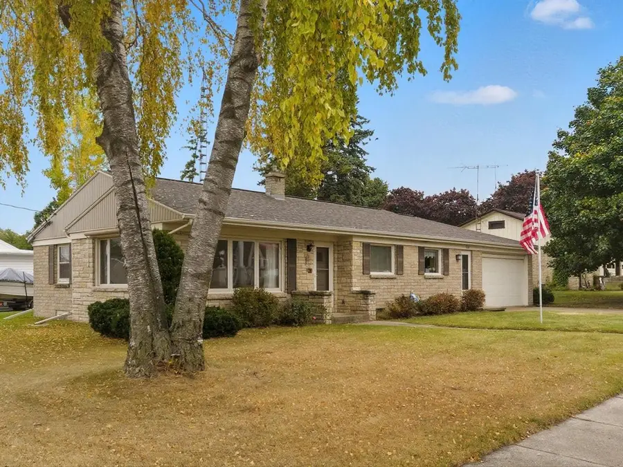 2206 Division STREET, Manitowoc, WI 54220 - #2