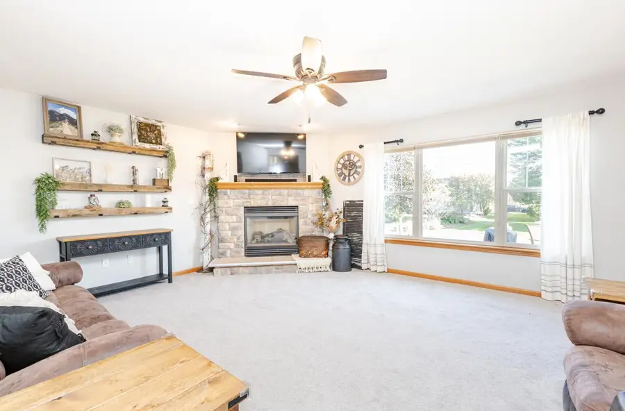 3823 Valley Creek DRIVE, Waukesha, WI 53189 - Image #3