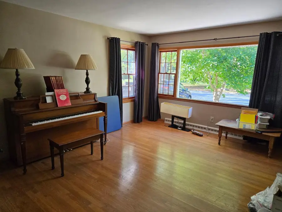 917 E Roberta AVENUE, Waukesha, WI 53186 - Image #3