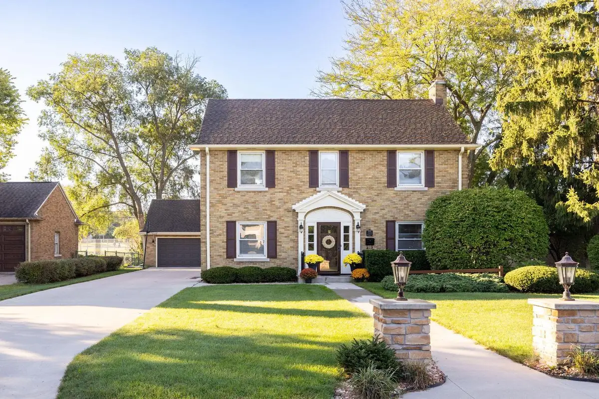 2520 Edgewood PLACE, La Crosse, WI 54601 - Image #1