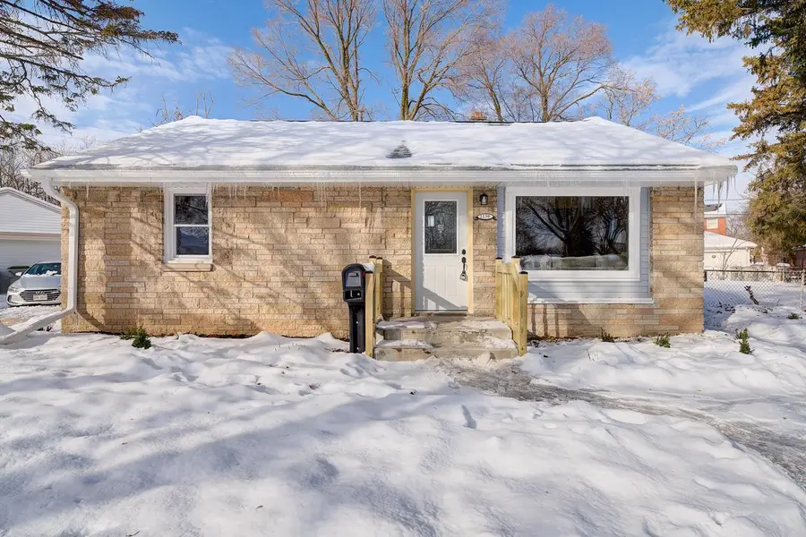 2230 W Neil PLACE, Milwaukee, WI 53209 - Image #2