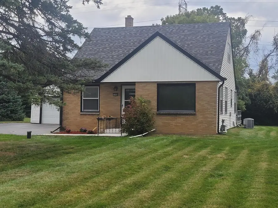 13600 W Honey LANE, New Berlin, WI 53151 - Image #2