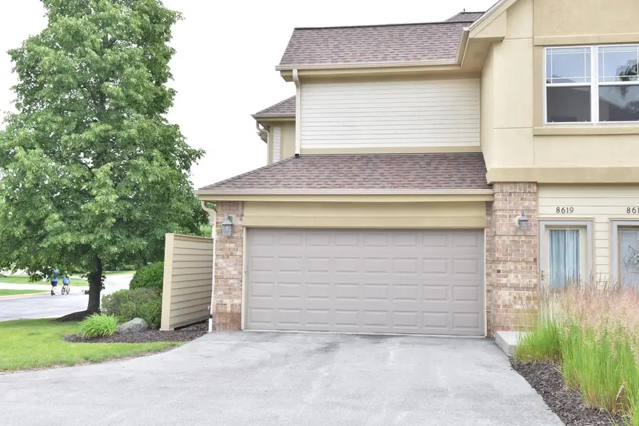 8619 S Deerwood LANE, Franklin, WI 53132 - Image #3