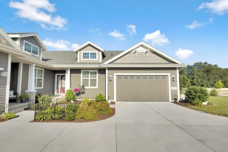 N62W21656 Augusta PARKWAY, Menomonee Falls, WI 53051 - Image #2