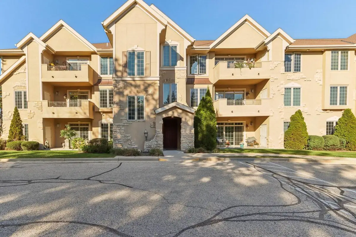 2912 N University DRIVE #208, Waukesha, WI 53188 - Image #1