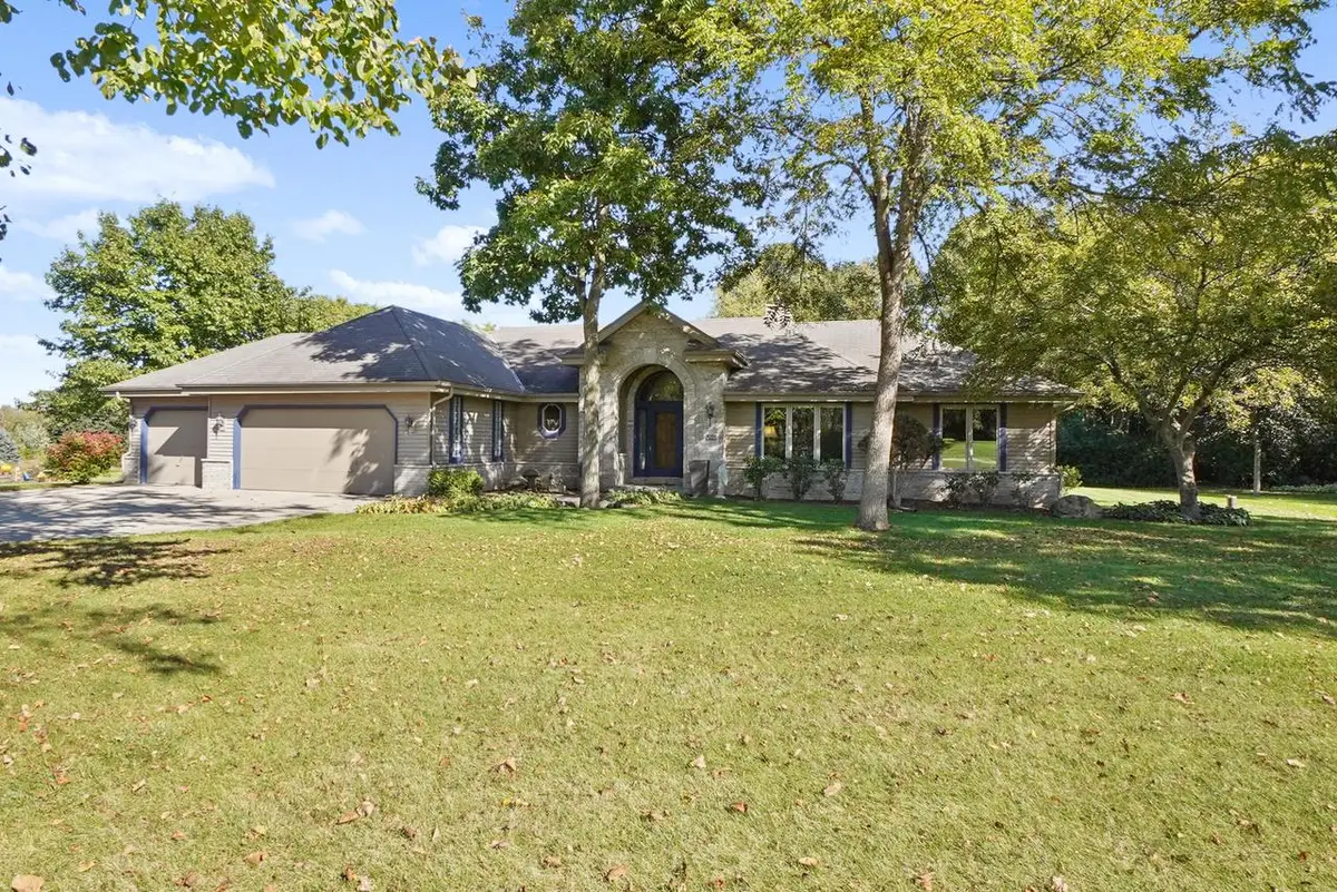 W254S4980 Gruettner DRIVE, Waukesha, WI 53189 - Image #1