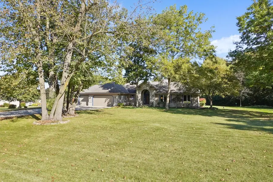 W254S4980 Gruettner DRIVE, Waukesha, WI 53189 - Image #2