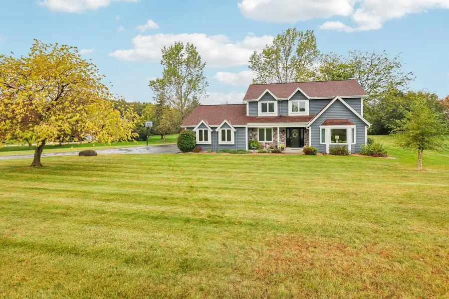 W258S4785 Red Clover DRIVE, Waukesha, WI 53189 - Image #2