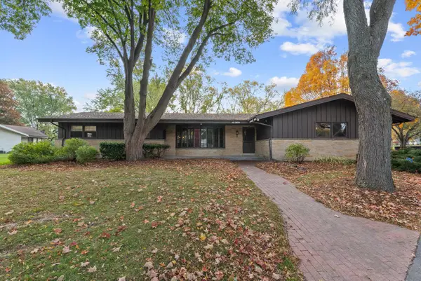 N55W15827 Lavender Lilac LANE, Menomonee Falls, WI 53051