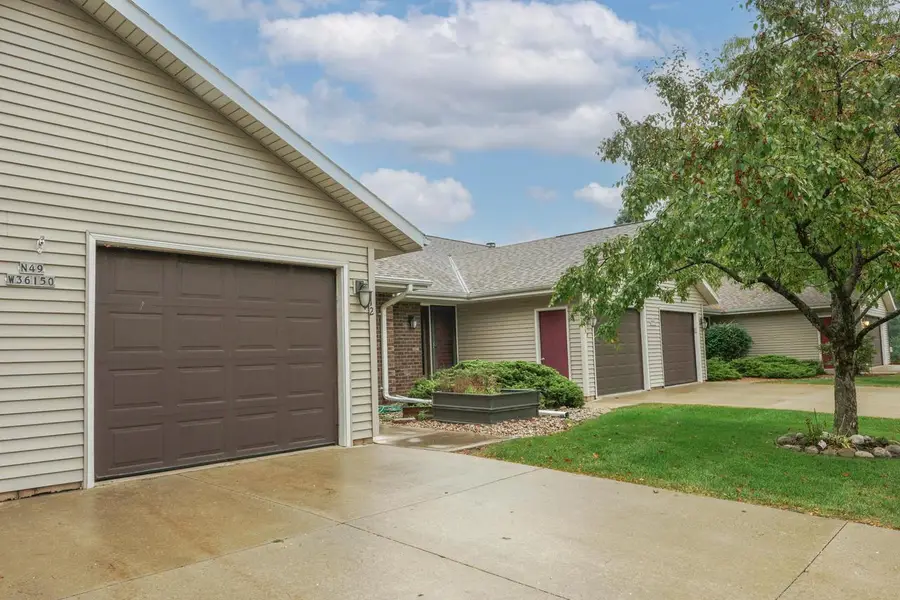 N49W36150 Nottingham LANE #12, Oconomowoc, WI 53066 - Image #2