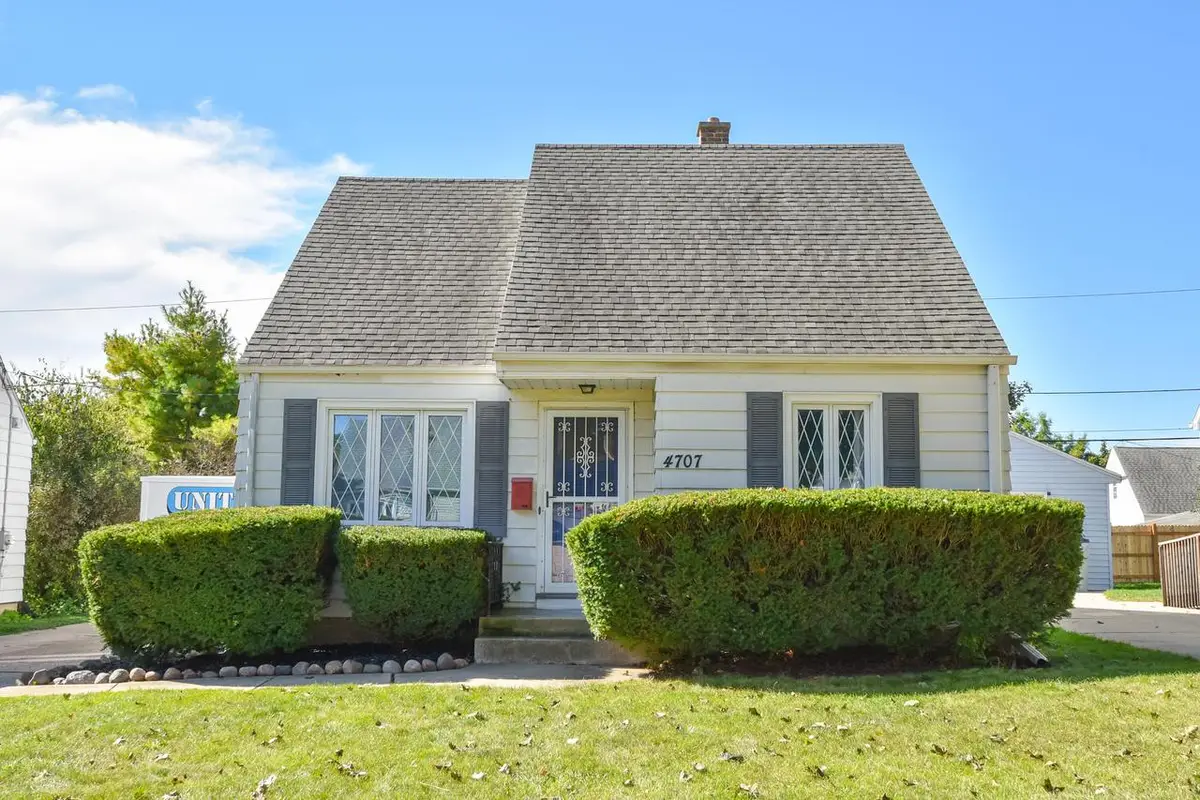 4707 W Sumac PLACE, Milwaukee, WI 53219 - Image #1