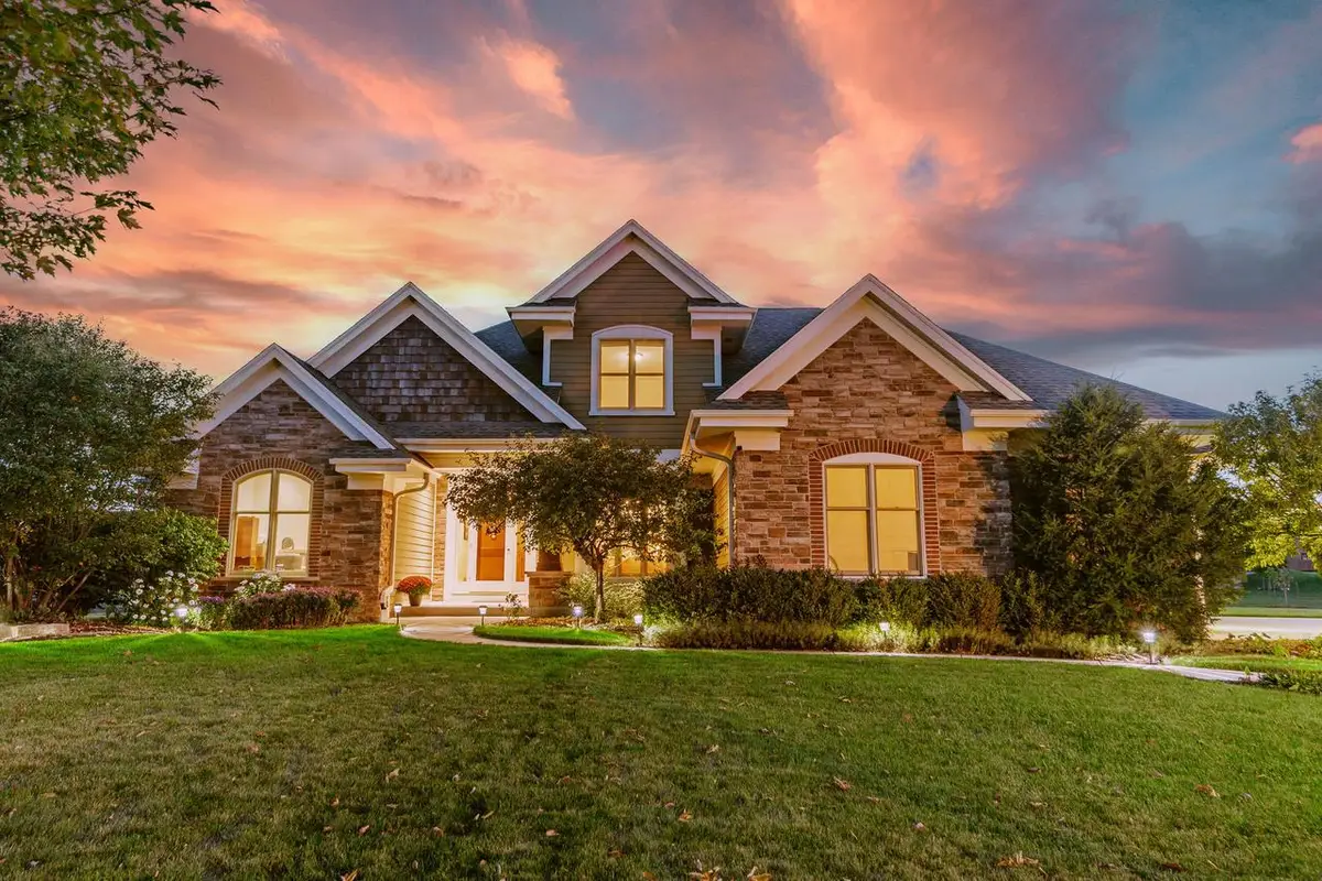 1005 E Oak COURT, Oak Creek, WI 53154 - Image #1