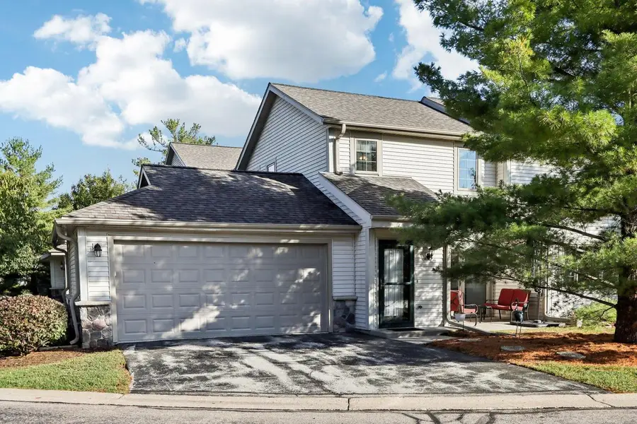 2264 Circle Ridge ROAD #E, Delafield, WI 53018 - Image #2