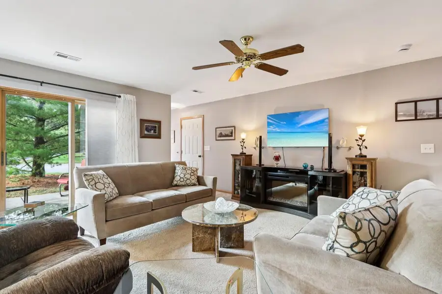 2264 Circle Ridge ROAD #E, Delafield, WI 53018 - Image #3