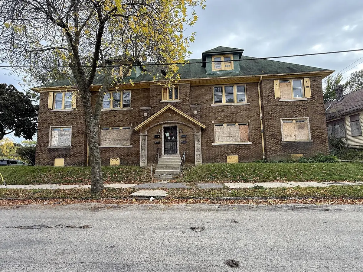 807 Clarke STREET #815, Milwaukee, WI 53206 - Image #1