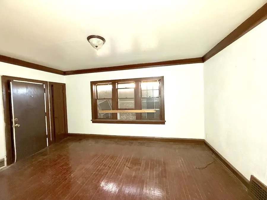 807 Clarke STREET #815, Milwaukee, WI 53206 - Image #3