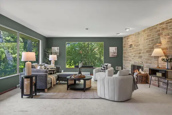 2416 W Dean COURT, River Hills, WI 53217