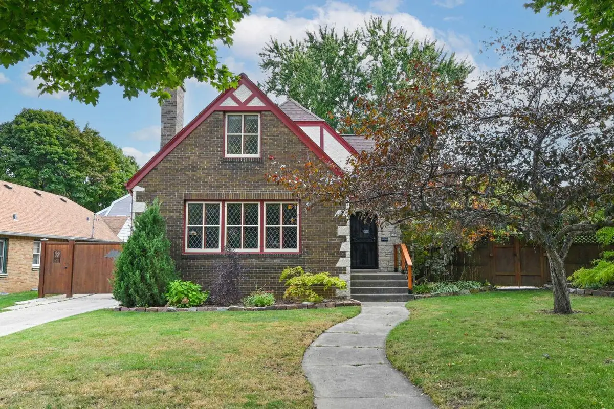 5211 W Wisconsin AVENUE #5217, Milwaukee, WI 53208 - Image #1